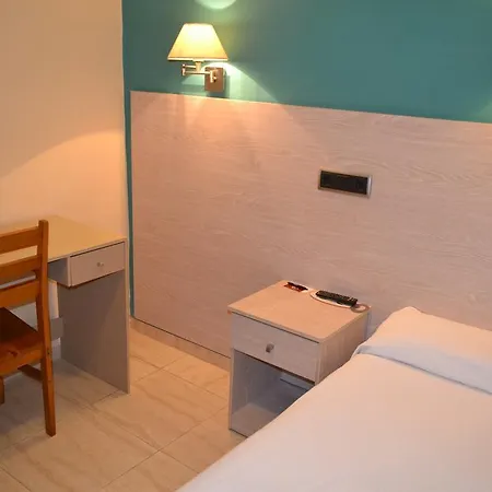 ゲストハウス Dos De Mayo パテルナ