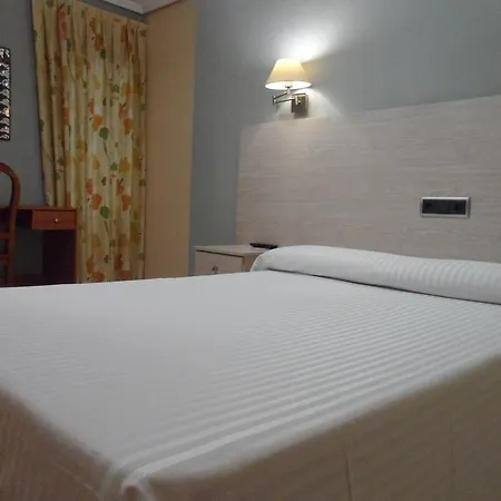 ゲストハウス Dos De Mayo