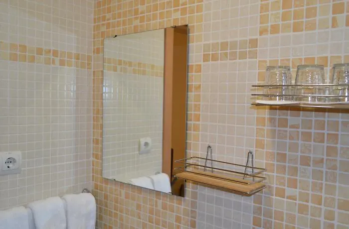 Dos De Mayo Pensión *